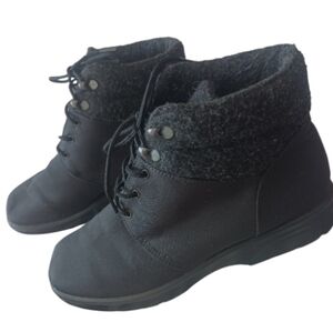 "Toe Warmers" Made In Canada..Women's (8.5M) Beautiful Black Boots. Never Worn